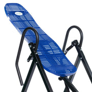 VELLOFIT 300 inversinis stalas su ergonomišku dizainu ir mėlyna sėdyne, skirtas stuburo dekompresijai.